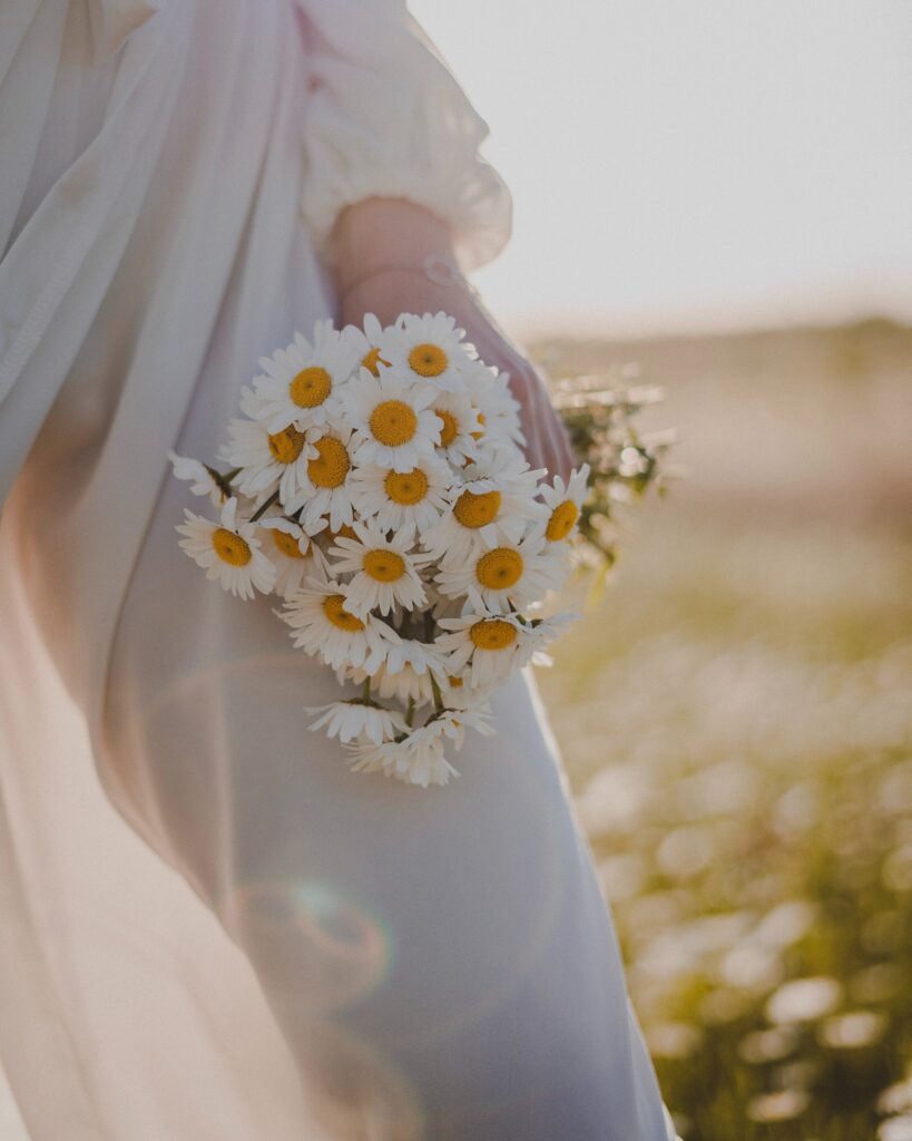 woman with daisy flowers
